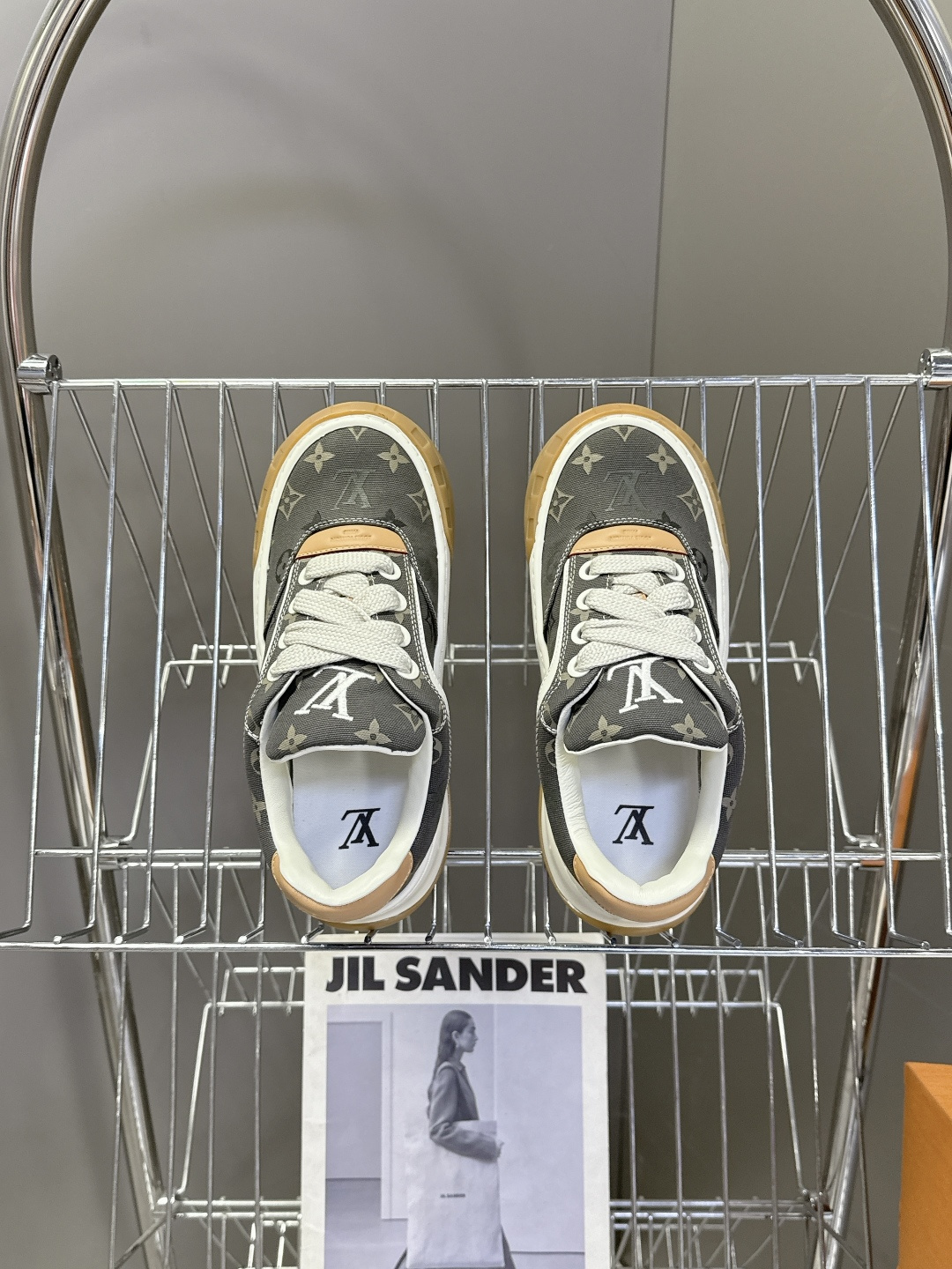 Louis Vuitton 路易威登最新情侣款 饼干鞋休闲鞋 超多明星时尚博主种草 原版购入开发 细节完