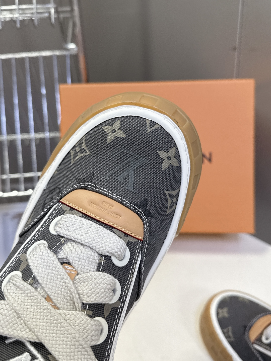 Louis Vuitton 路易威登最新情侣款 饼干鞋休闲鞋 超多明星时尚博主种草 原版购入开发 细节完