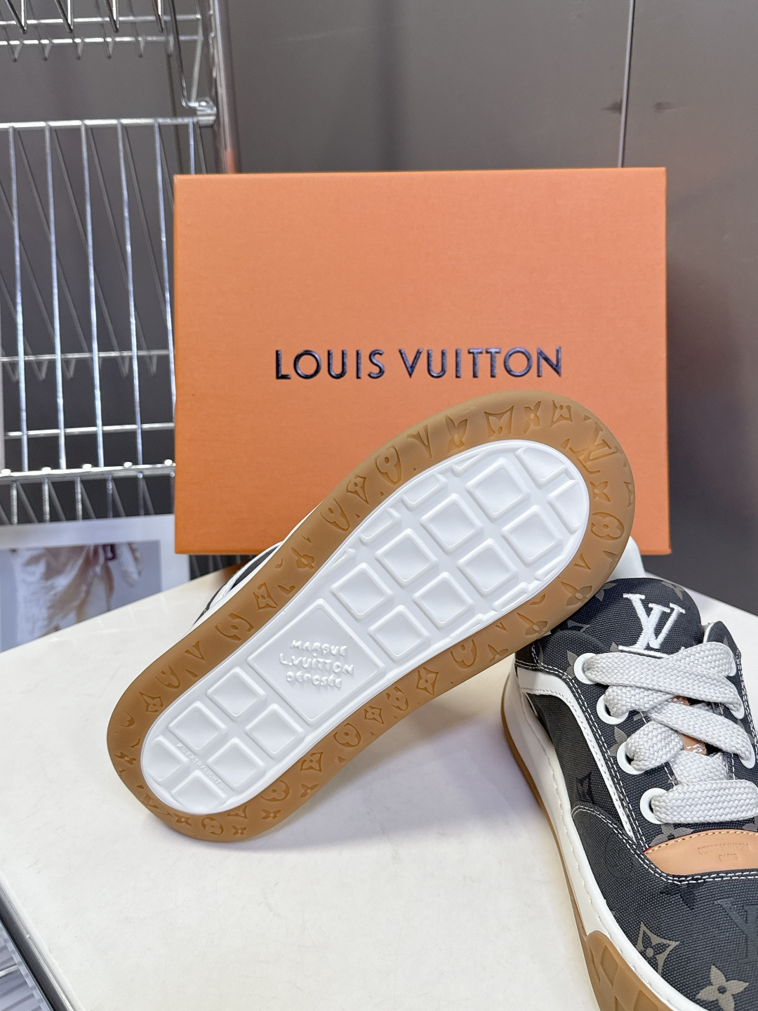 Louis Vuitton 路易威登最新情侣款 饼干鞋休闲鞋 超多明星时尚博主种草 原版购入开发 细节完