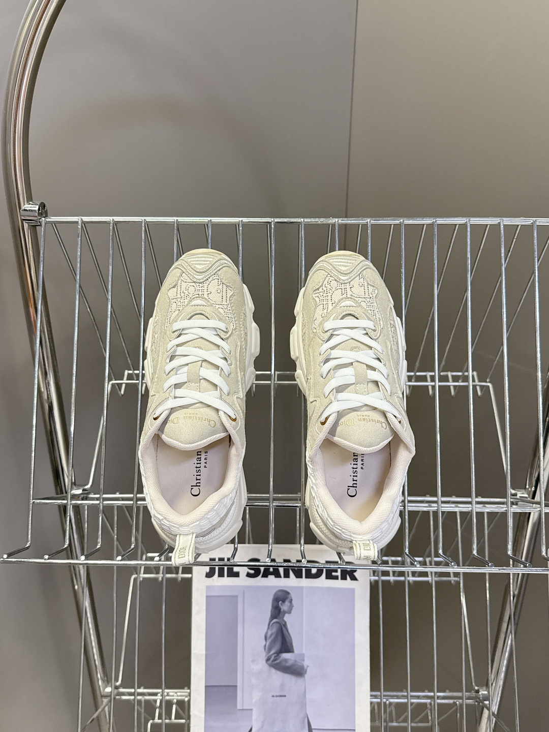 Dior迪奥Chrono系列运动鞋太古汇RMB9200购入开发 这款Dior chrono运动鞋延续经久