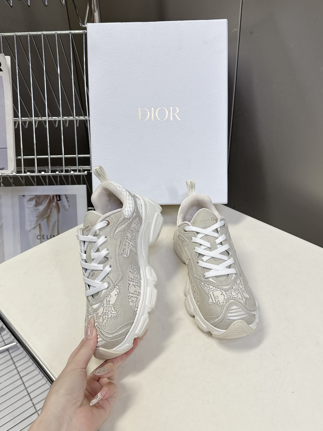 Dior迪奥Chrono系列运动鞋太古汇RMB9200购入开发 这款Dior chrono运动鞋延续经久