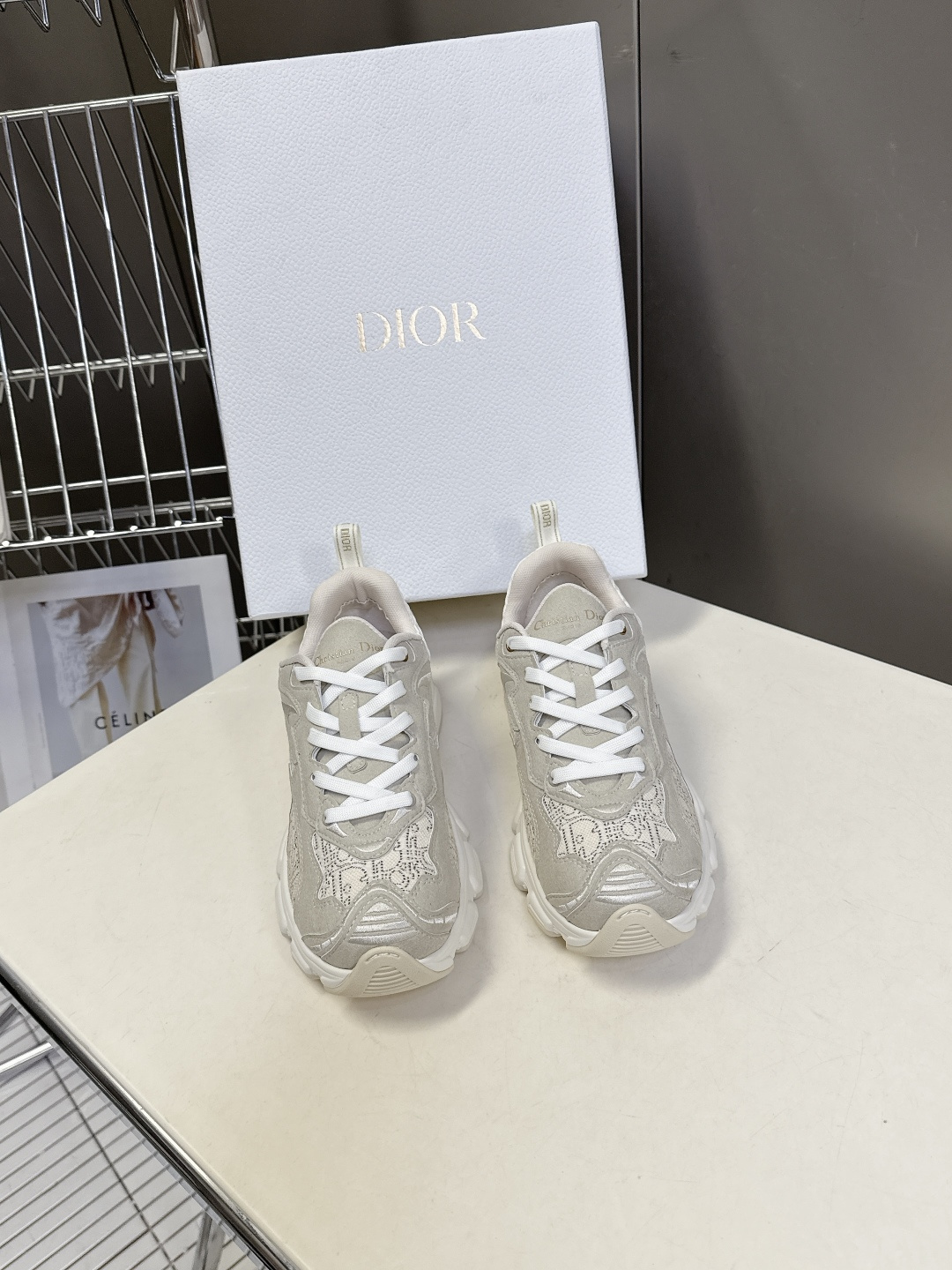Dior迪奥Chrono系列运动鞋太古汇RMB9200购入开发 这款Dior chrono运动鞋延续经久