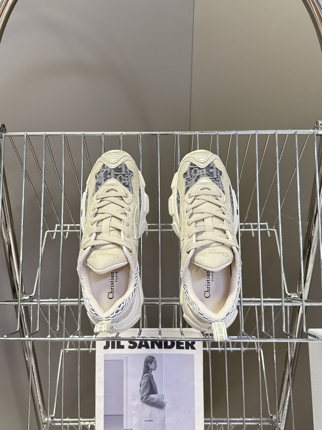 Dior迪奥Chrono系列运动鞋太古汇RMB9200购入开发 这款Dior chrono运动鞋延续经久