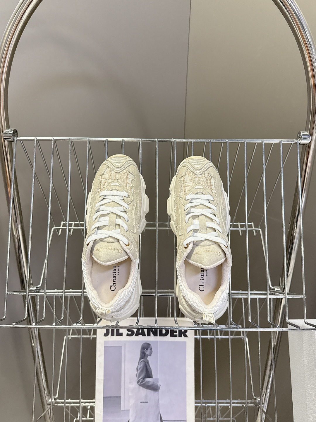 Dior迪奥Chrono系列运动鞋太古汇RMB9200购入开发 这款Dior chrono运动鞋延续经久