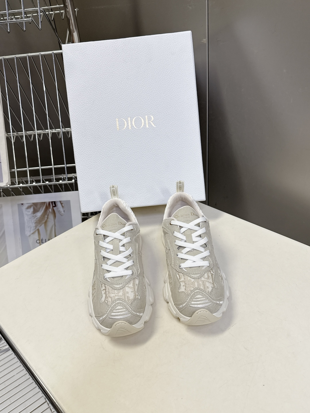 Dior迪奥Chrono系列运动鞋太古汇RMB9200购入开发 这款Dior chrono运动鞋延续经久