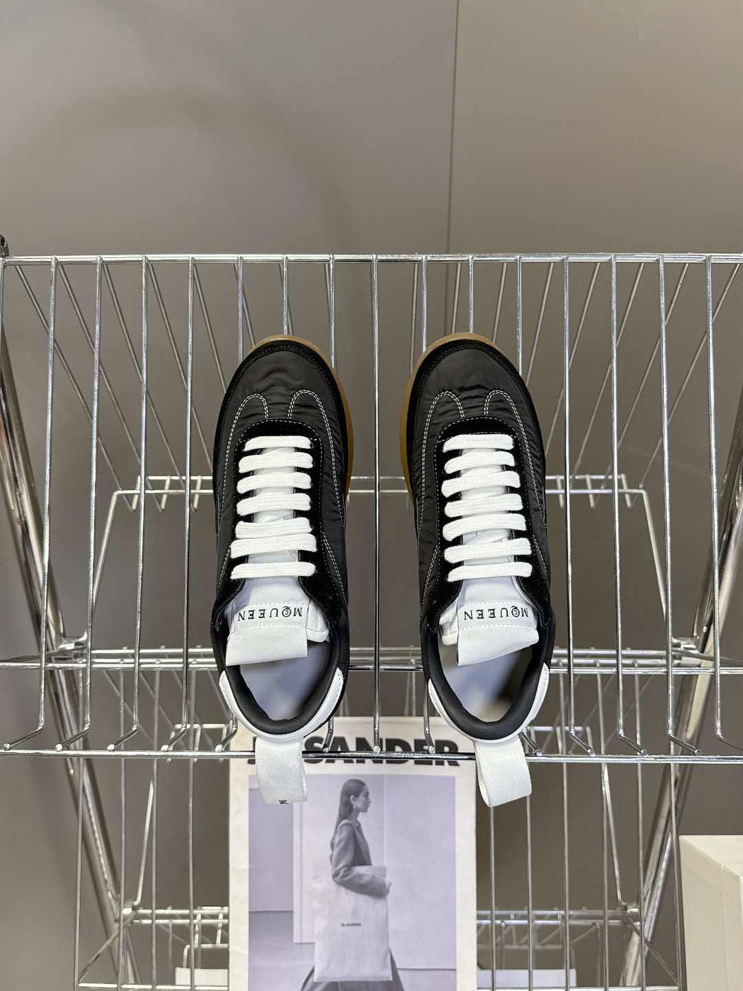 男装➕10 McQueen麦昆春夏最新情侣款 德训鞋 休闲鞋当下最火爆的一款的德训鞋 灵感来自经典复古学