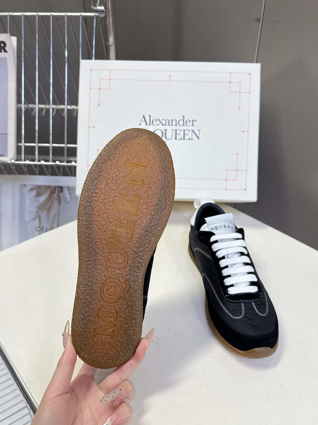 男装➕10 McQueen麦昆春夏最新情侣款 德训鞋 休闲鞋当下最火爆的一款的德训鞋 灵感来自经典复古学