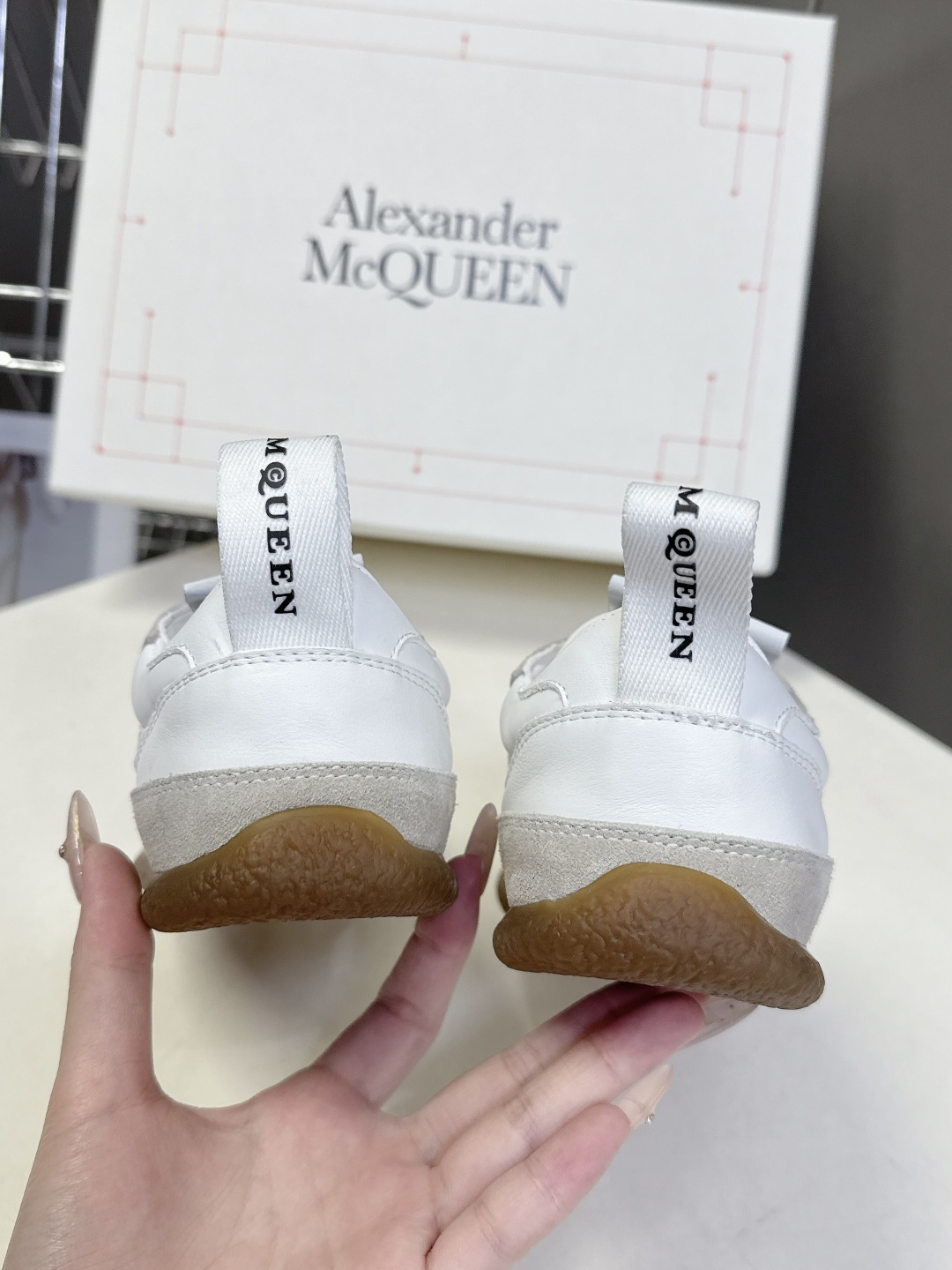 男装➕10 McQueen麦昆春夏最新情侣款 德训鞋 休闲鞋当下最火爆的一款的德训鞋 灵感来自经典复古学