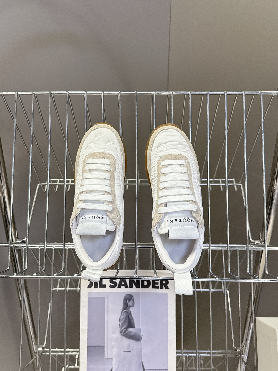 男装➕10 McQueen麦昆春夏最新情侣款 德训鞋 休闲鞋当下最火爆的一款的德训鞋 灵感来自经典复古学