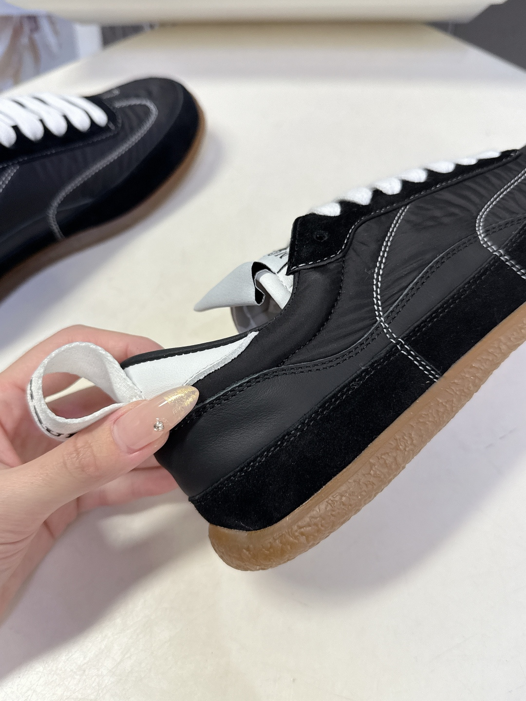 男装➕10 McQueen麦昆春夏最新情侣款 德训鞋 休闲鞋当下最火爆的一款的德训鞋 灵感来自经典复古学