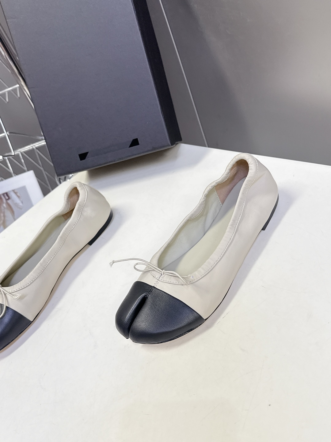 Christen2026春夏最新款分脚趾 玛丽珍 芭蕾舞鞋 超多明星网红种草 柔软绵羊面料加绵羊里皮作为