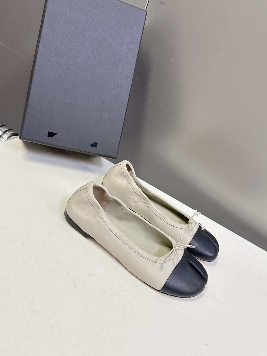 Christen2026春夏最新款分脚趾 玛丽珍 芭蕾舞鞋 超多明星网红种草 柔软绵羊面料加绵羊里皮作为