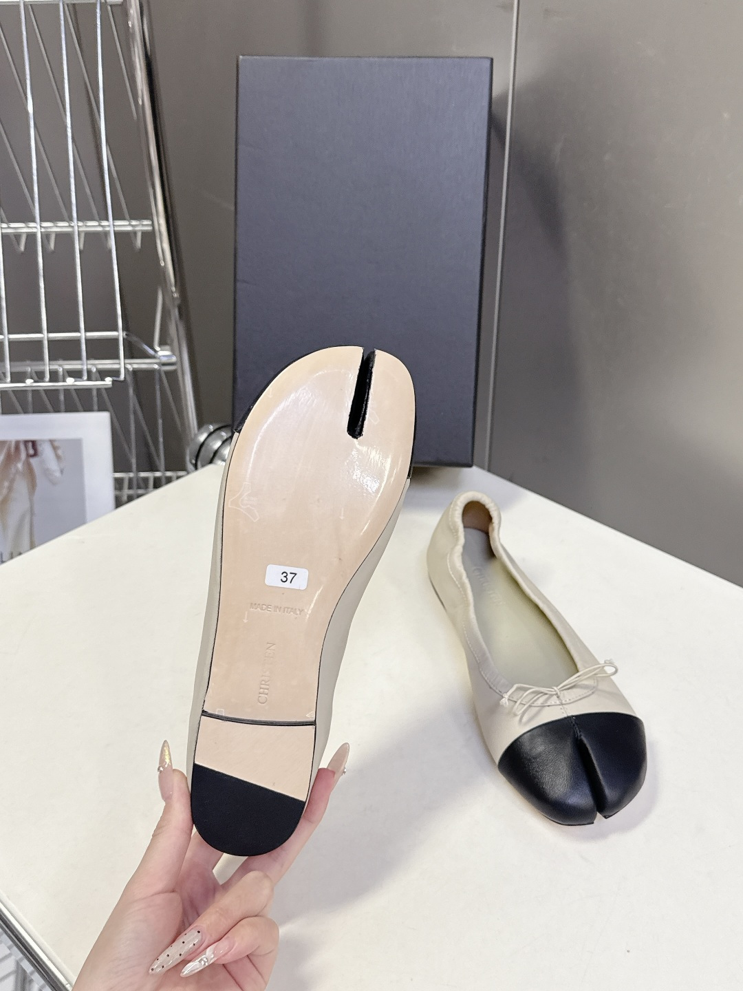 Christen2026春夏最新款分脚趾 玛丽珍 芭蕾舞鞋 超多明星网红种草 柔软绵羊面料加绵羊里皮作为