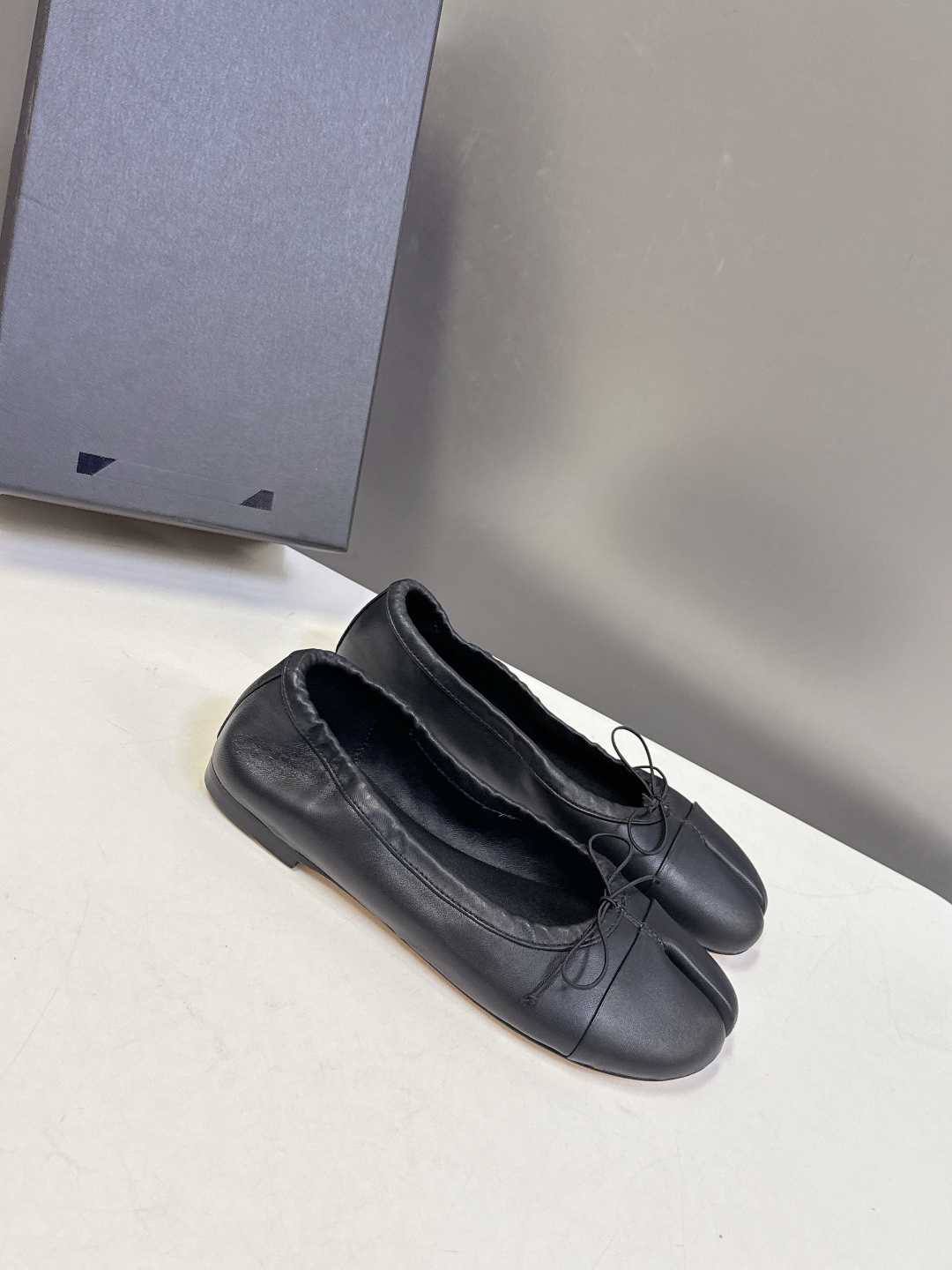 Christen2026春夏最新款分脚趾 玛丽珍 芭蕾舞鞋 超多明星网红种草 柔软绵羊面料加绵羊里皮作为