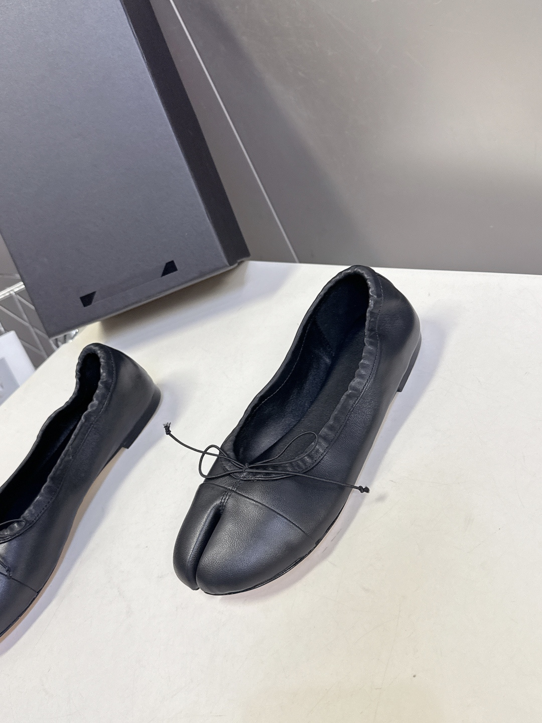 Christen2026春夏最新款分脚趾 玛丽珍 芭蕾舞鞋 超多明星网红种草 柔软绵羊面料加绵羊里皮作为