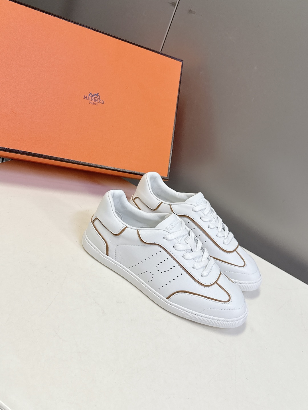 男装➕10 Hermes 爱马仕春夏最新情侣款德训鞋 休闲鞋 超多明星网红种草 专柜非常难配货 采用本质