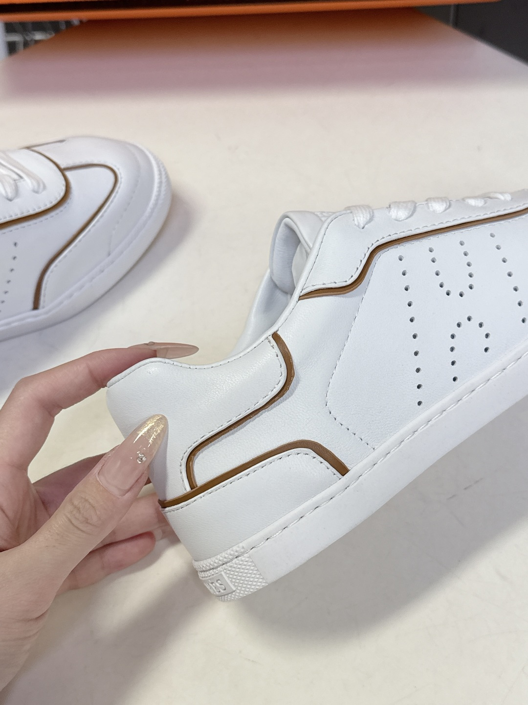 男装➕10 Hermes 爱马仕春夏最新情侣款德训鞋 休闲鞋 超多明星网红种草 专柜非常难配货 采用本质