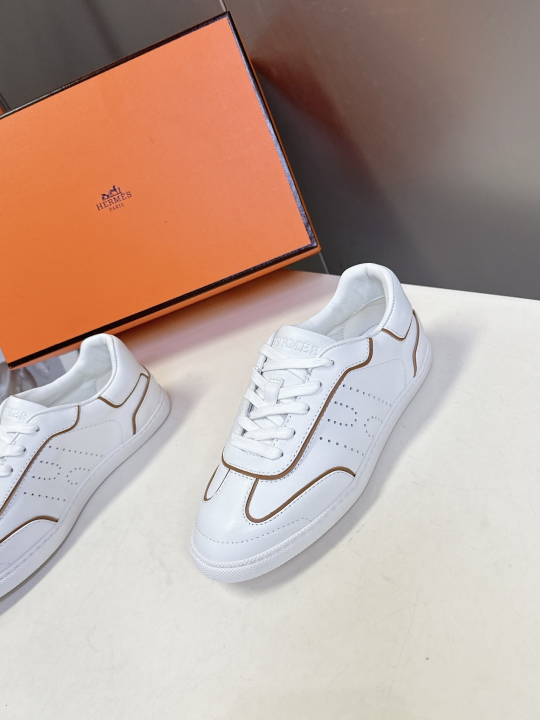 男装➕10 Hermes 爱马仕春夏最新情侣款德训鞋 休闲鞋 超多明星网红种草 专柜非常难配货 采用本质