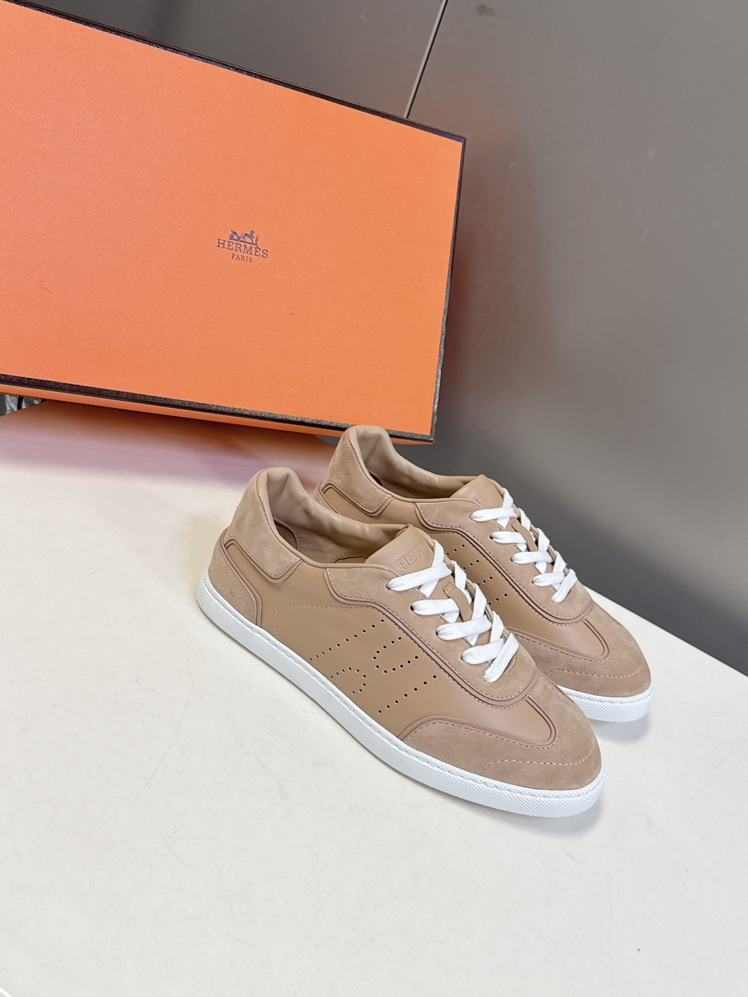 男装➕10 Hermes 爱马仕春夏最新情侣款德训鞋 休闲鞋 超多明星网红种草 专柜非常难配货 采用本质
