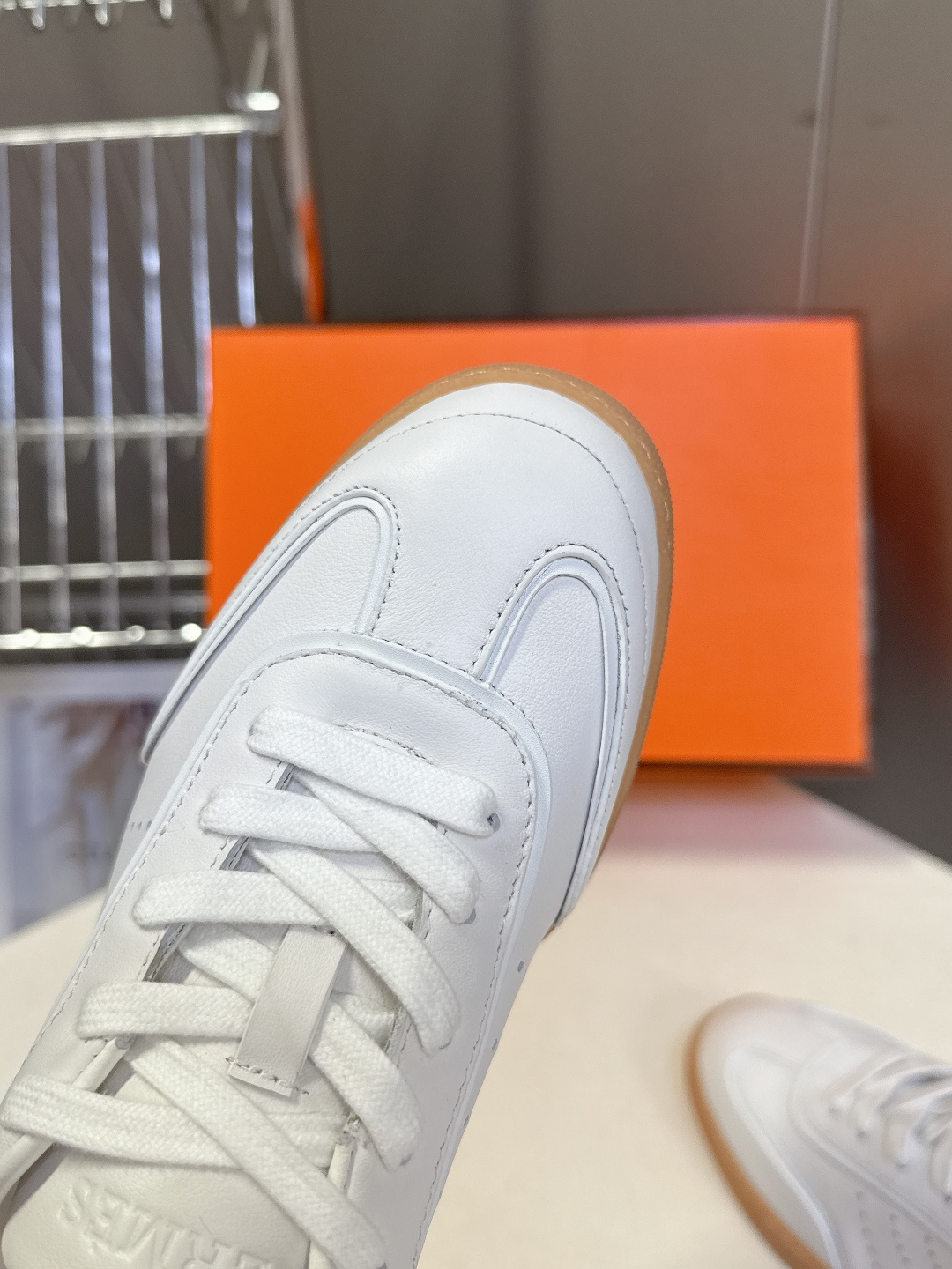 男装➕10 Hermes 爱马仕春夏最新情侣款德训鞋 休闲鞋 超多明星网红种草 专柜非常难配货 采用本质