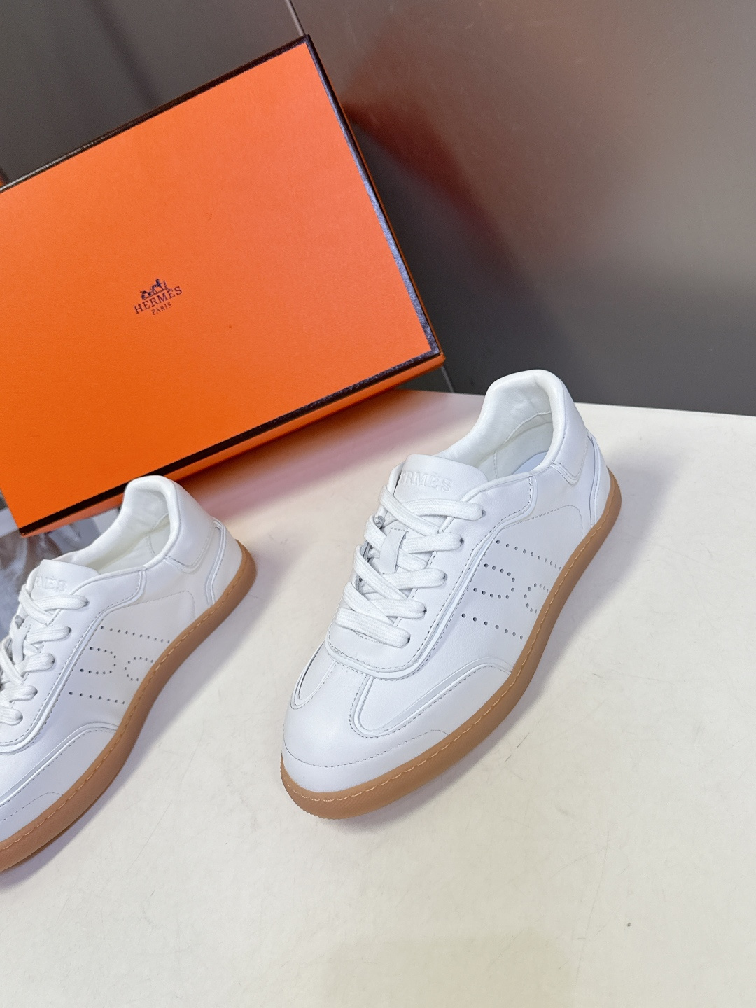 男装➕10 Hermes 爱马仕春夏最新情侣款德训鞋 休闲鞋 超多明星网红种草 专柜非常难配货 采用本质