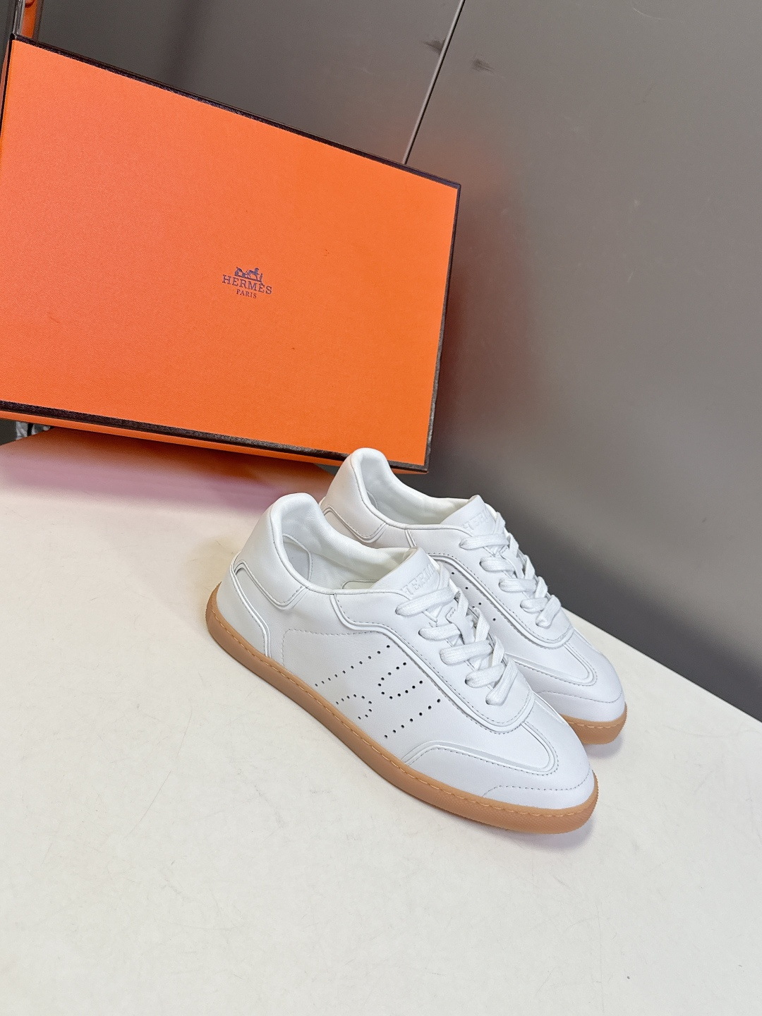 男装➕10 Hermes 爱马仕春夏最新情侣款德训鞋 休闲鞋 超多明星网红种草 专柜非常难配货 采用本质