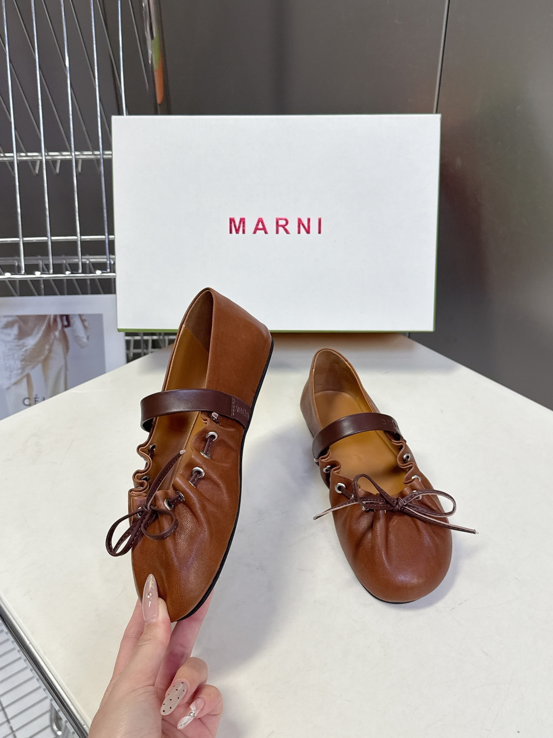 MARNI玛尼2026春夏褶皱蝴蝶结 玛丽珍 芭蕾舞鞋 超多明星网红种草 简约的设计 圆头轮廓、撞色鞋面