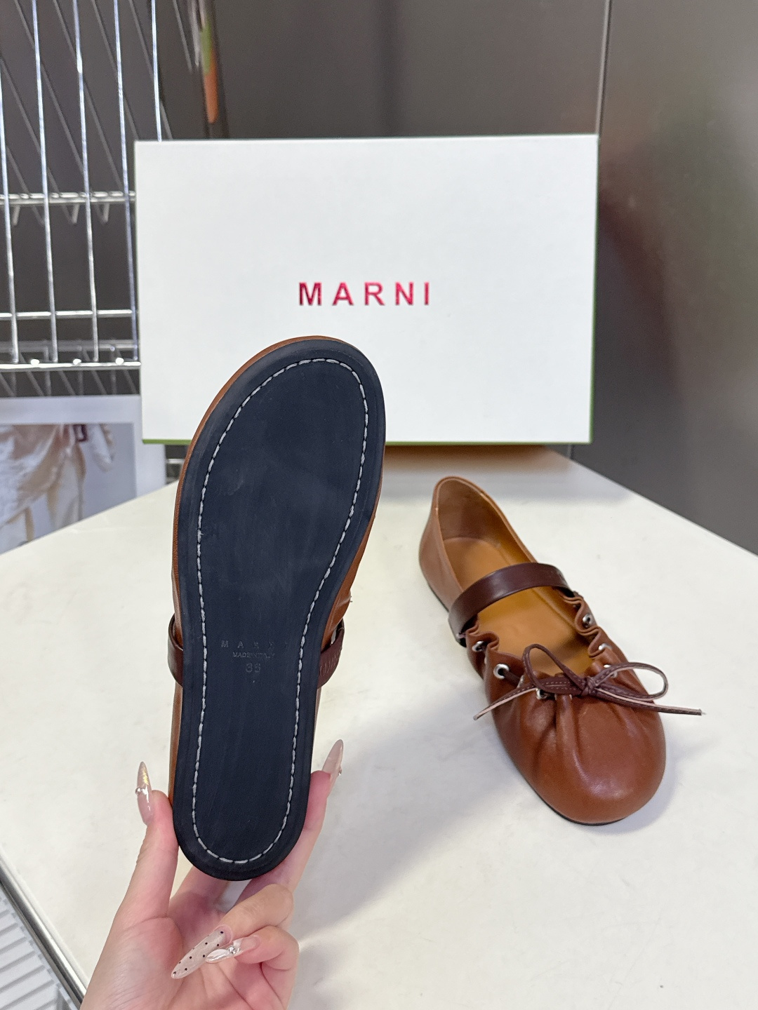 MARNI玛尼2026春夏褶皱蝴蝶结 玛丽珍 芭蕾舞鞋 超多明星网红种草 简约的设计 圆头轮廓、撞色鞋面