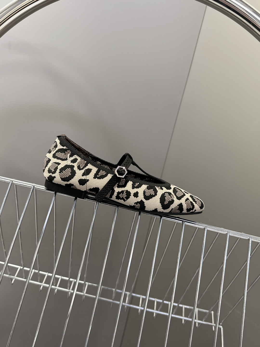 VIVAIA小众品牌春夏最新款玛丽珍鞋 超多明星网红种草 舒适、环保、时尚 为品牌核心的鞋履品牌Jenn