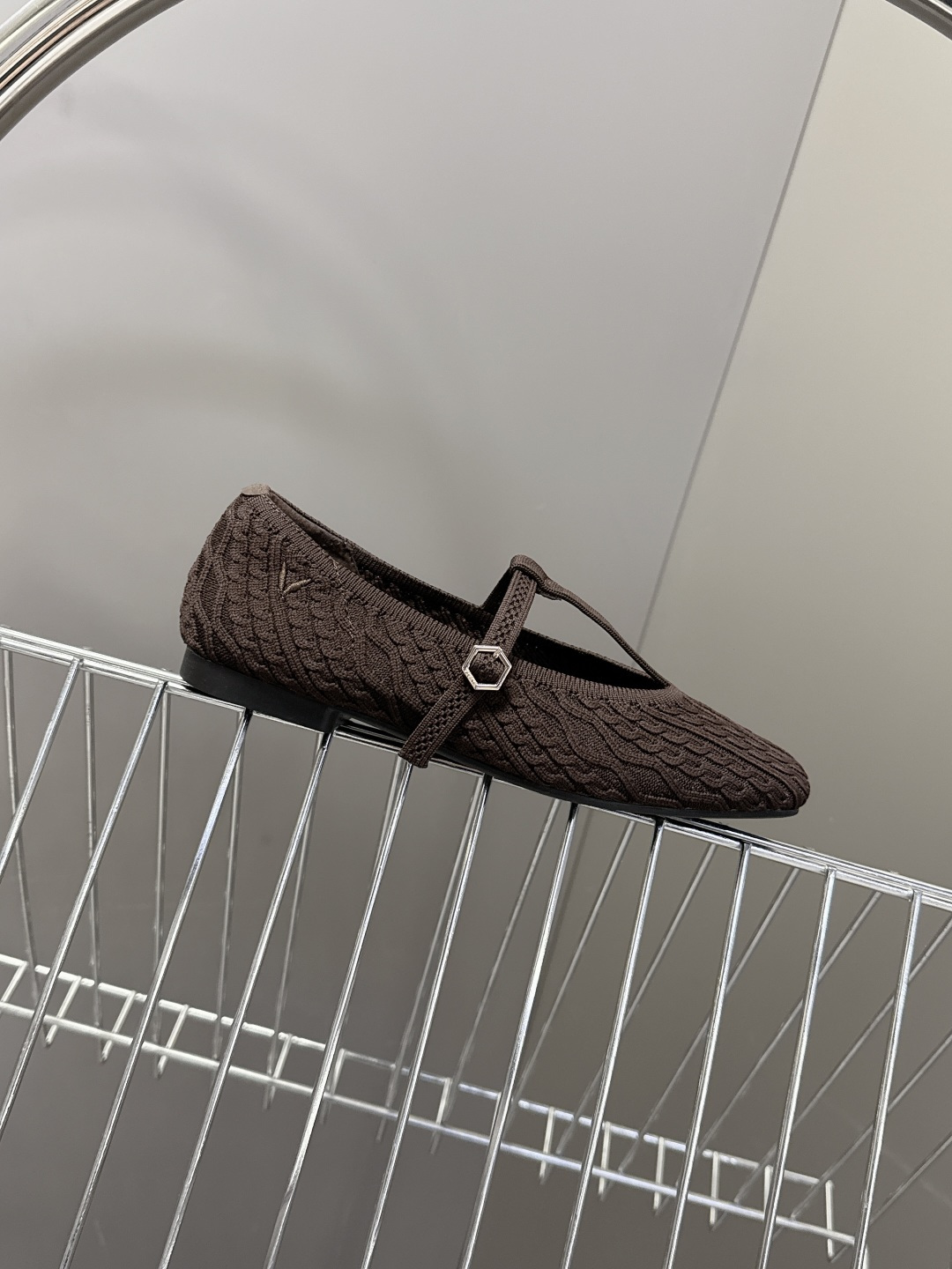 VIVAIA小众品牌春夏最新款玛丽珍鞋 超多明星网红种草 舒适、环保、时尚 为品牌核心的鞋履品牌Jenn