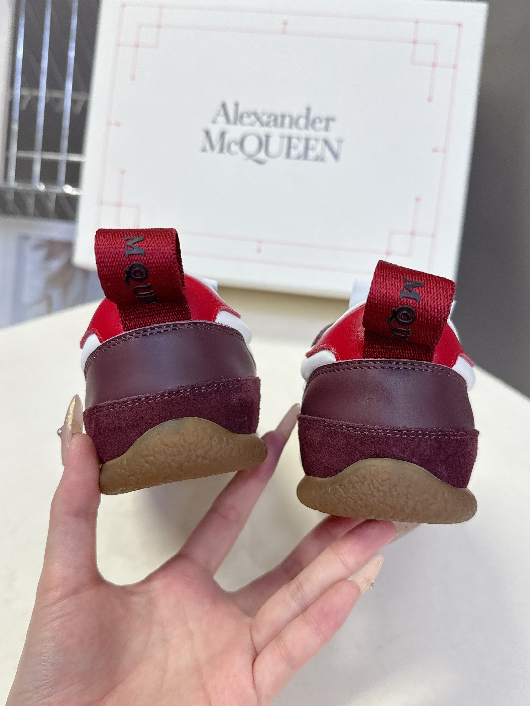 男装➕10 McQueen麦昆春夏最新情侣款 德训鞋 休闲鞋当下最火爆的一款的德训鞋 灵感来自经典复古学