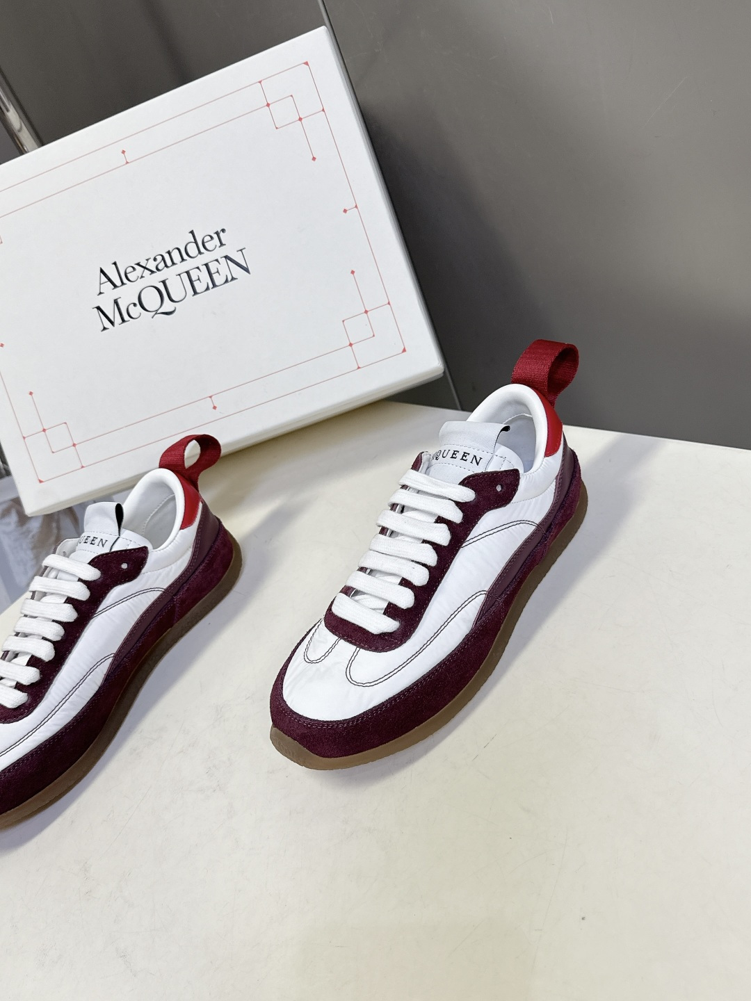 男装➕10 McQueen麦昆春夏最新情侣款 德训鞋 休闲鞋当下最火爆的一款的德训鞋 灵感来自经典复古学