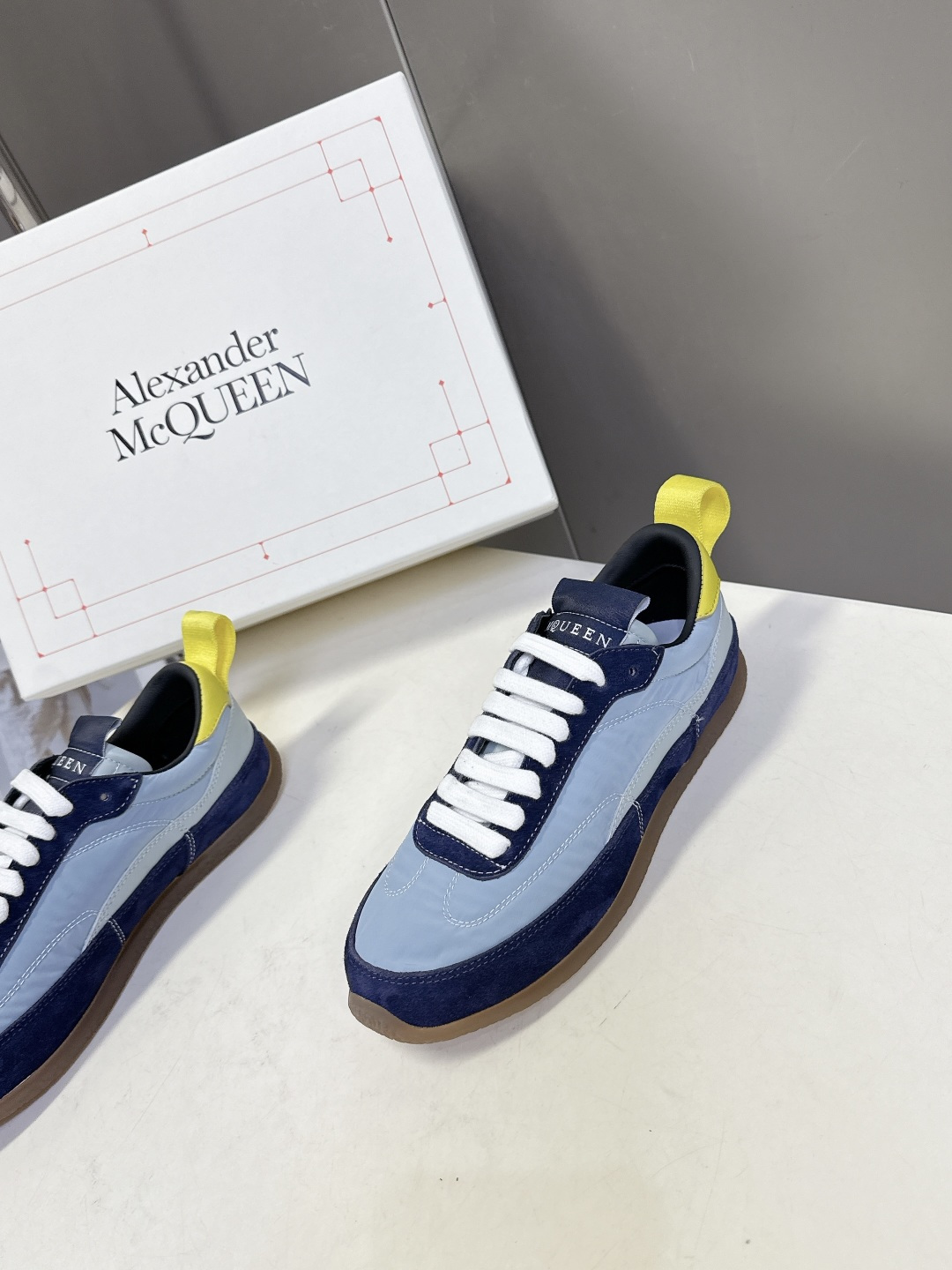 男装➕10 McQueen麦昆春夏最新情侣款 德训鞋 休闲鞋当下最火爆的一款的德训鞋 灵感来自经典复古学