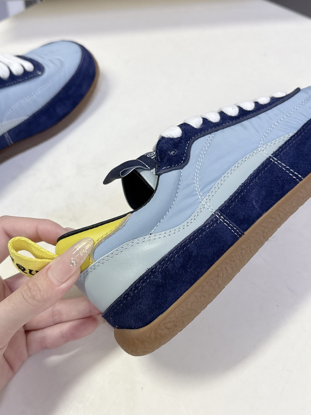 男装➕10 McQueen麦昆春夏最新情侣款 德训鞋 休闲鞋当下最火爆的一款的德训鞋 灵感来自经典复古学