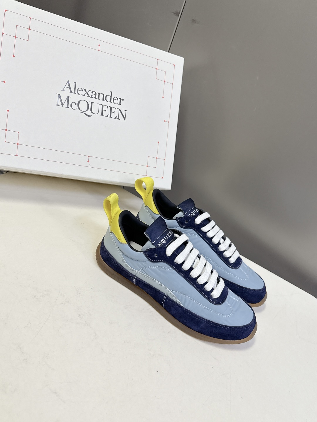 男装➕10 McQueen麦昆春夏最新情侣款 德训鞋 休闲鞋当下最火爆的一款的德训鞋 灵感来自经典复古学