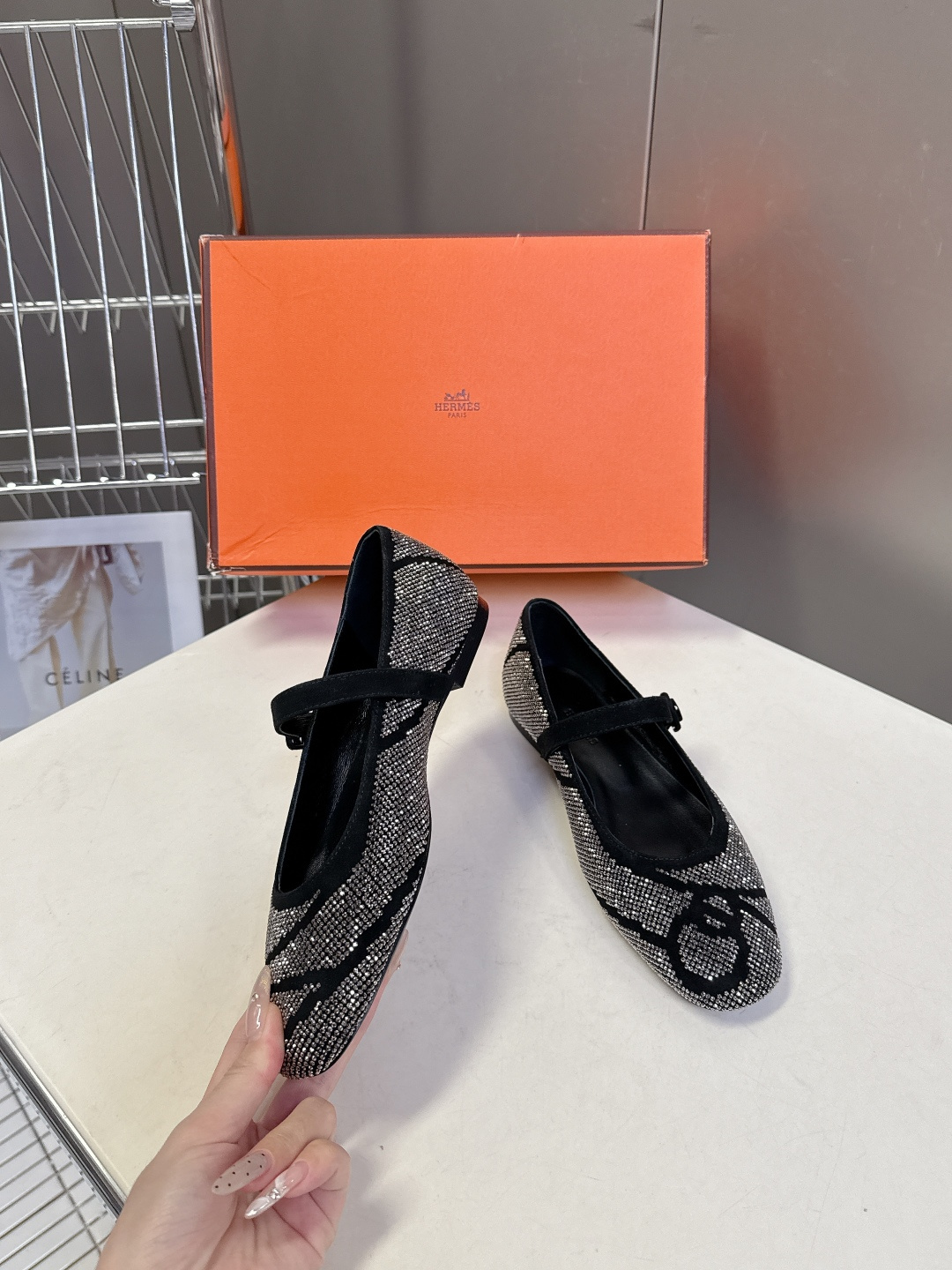 Hermes爱马仕春夏最新满钻时装鞋 柜柜超难配货 经典的圆头版型 上脚超级百搭好看时髦 超多明星网红种
