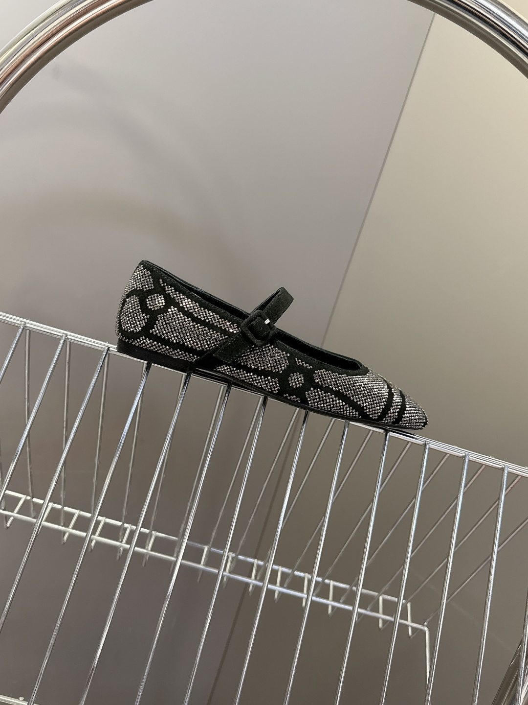 Hermes爱马仕春夏最新满钻时装鞋 柜柜超难配货 经典的圆头版型 上脚超级百搭好看时髦 超多明星网红种