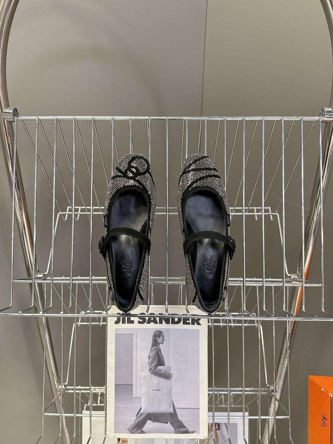 Hermes爱马仕春夏最新满钻时装鞋 柜柜超难配货 经典的圆头版型 上脚超级百搭好看时髦 超多明星网红种