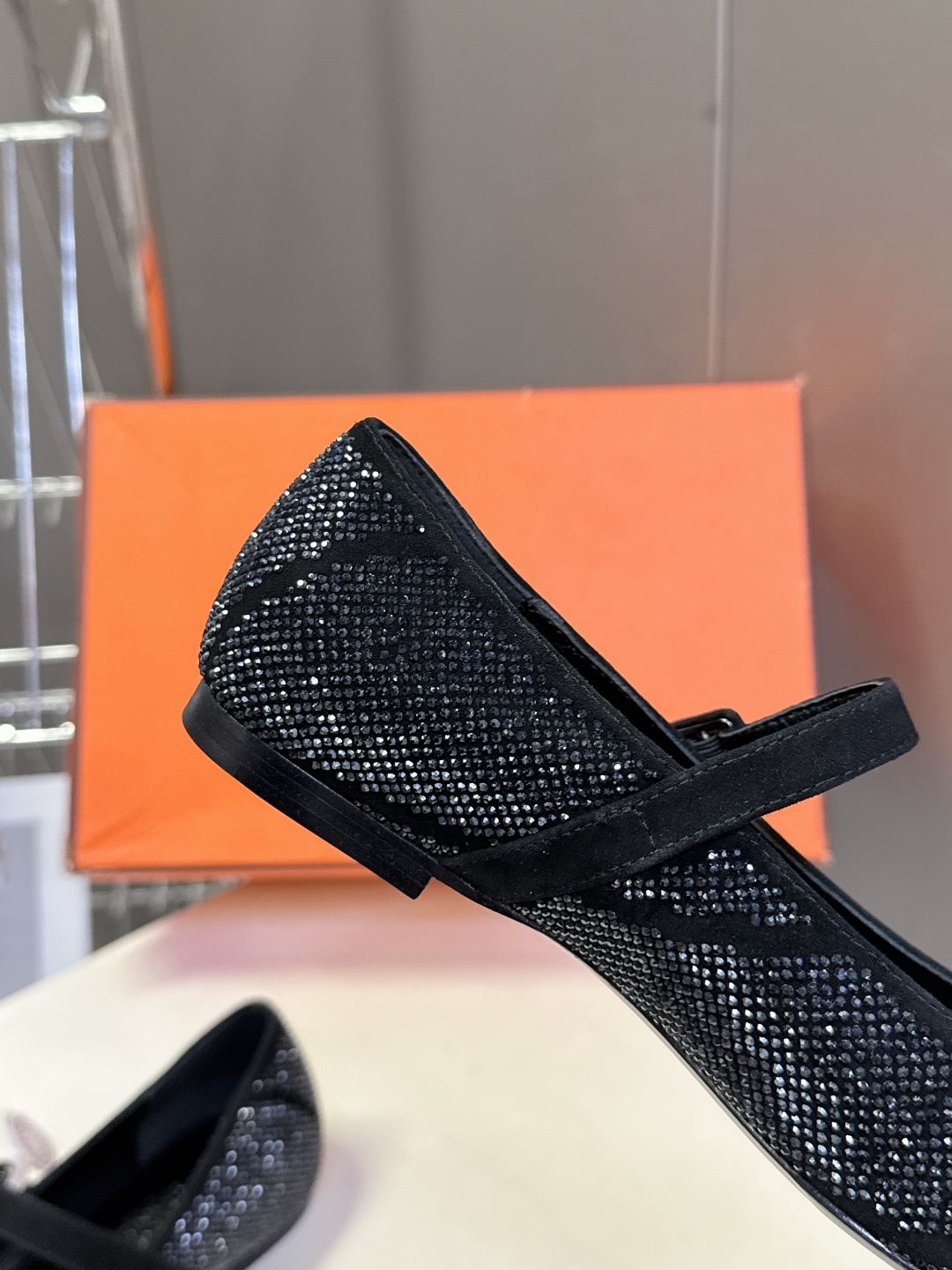 Hermes爱马仕春夏最新满钻时装鞋 柜柜超难配货 经典的圆头版型 上脚超级百搭好看时髦 超多明星网红种