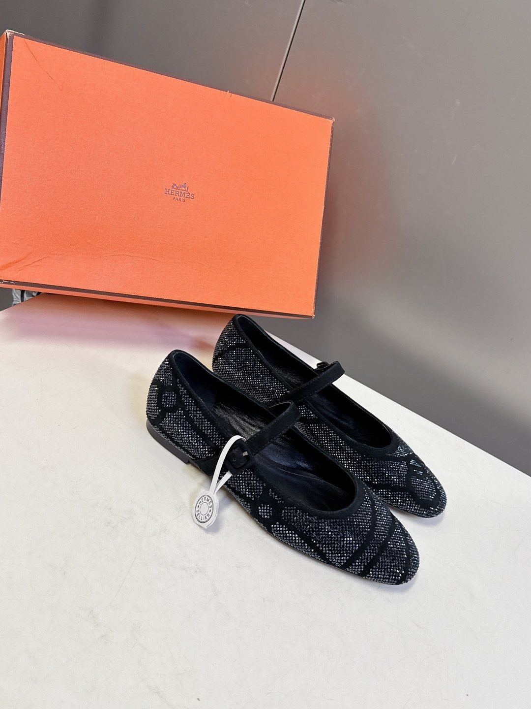 Hermes爱马仕春夏最新满钻时装鞋 柜柜超难配货 经典的圆头版型 上脚超级百搭好看时髦 超多明星网红种