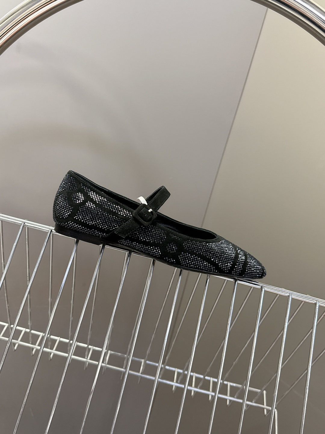 Hermes爱马仕春夏最新满钻时装鞋 柜柜超难配货 经典的圆头版型 上脚超级百搭好看时髦 超多明星网红种