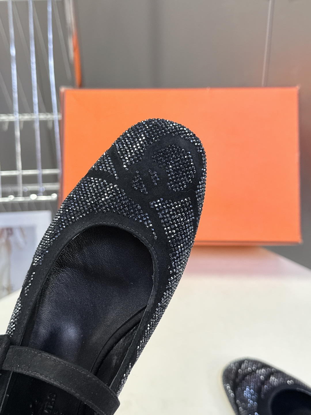 Hermes爱马仕春夏最新满钻时装鞋 柜柜超难配货 经典的圆头版型 上脚超级百搭好看时髦 超多明星网红种