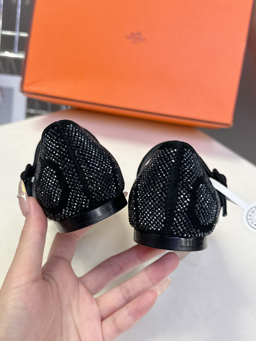 Hermes爱马仕春夏最新满钻时装鞋 柜柜超难配货 经典的圆头版型 上脚超级百搭好看时髦 超多明星网红种