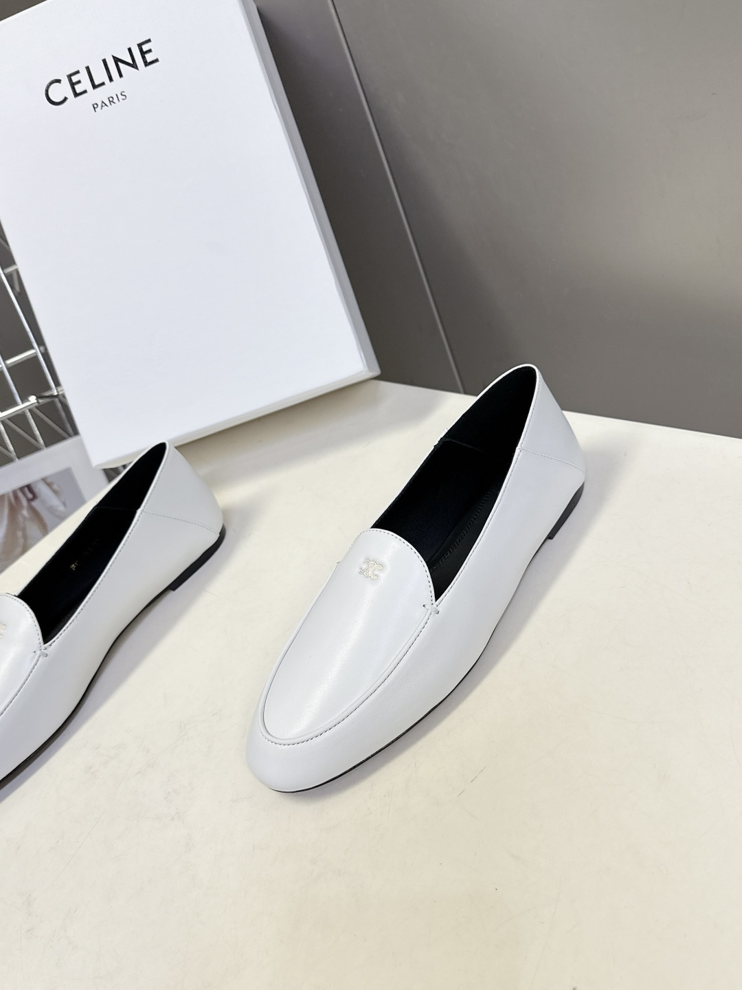 CELINE思琳2026春夏最新款乐福鞋超多明星网红种草 今年超火的乐福鞋 简简单单的老钱风穿搭 妥妥大