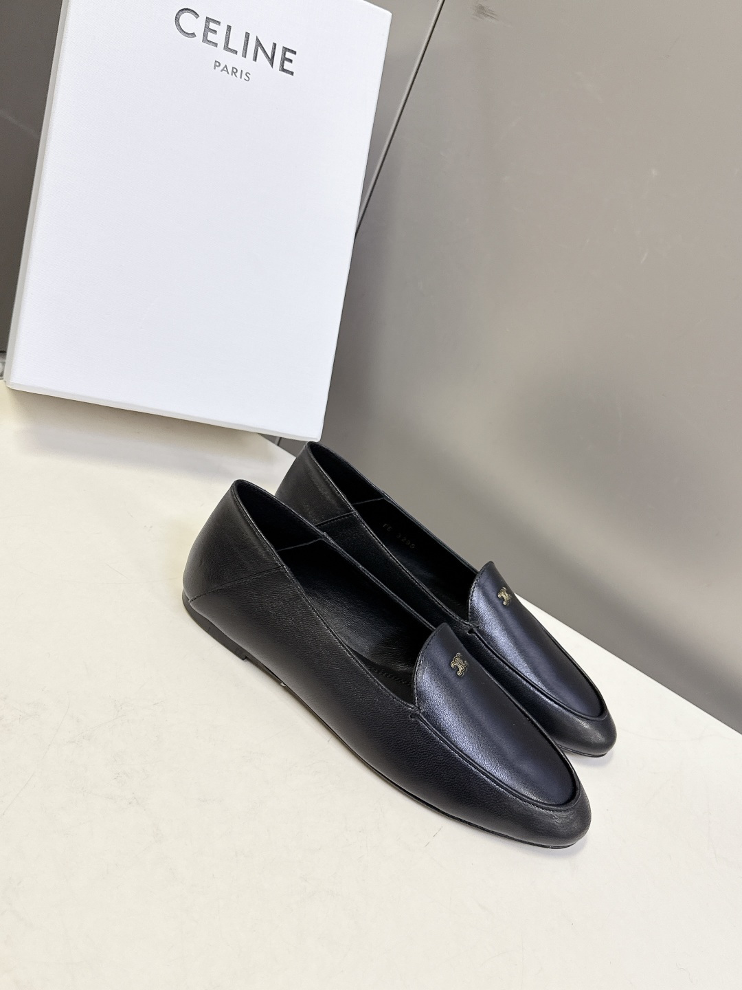 CELINE思琳2026春夏最新款乐福鞋超多明星网红种草 今年超火的乐福鞋 简简单单的老钱风穿搭 妥妥大