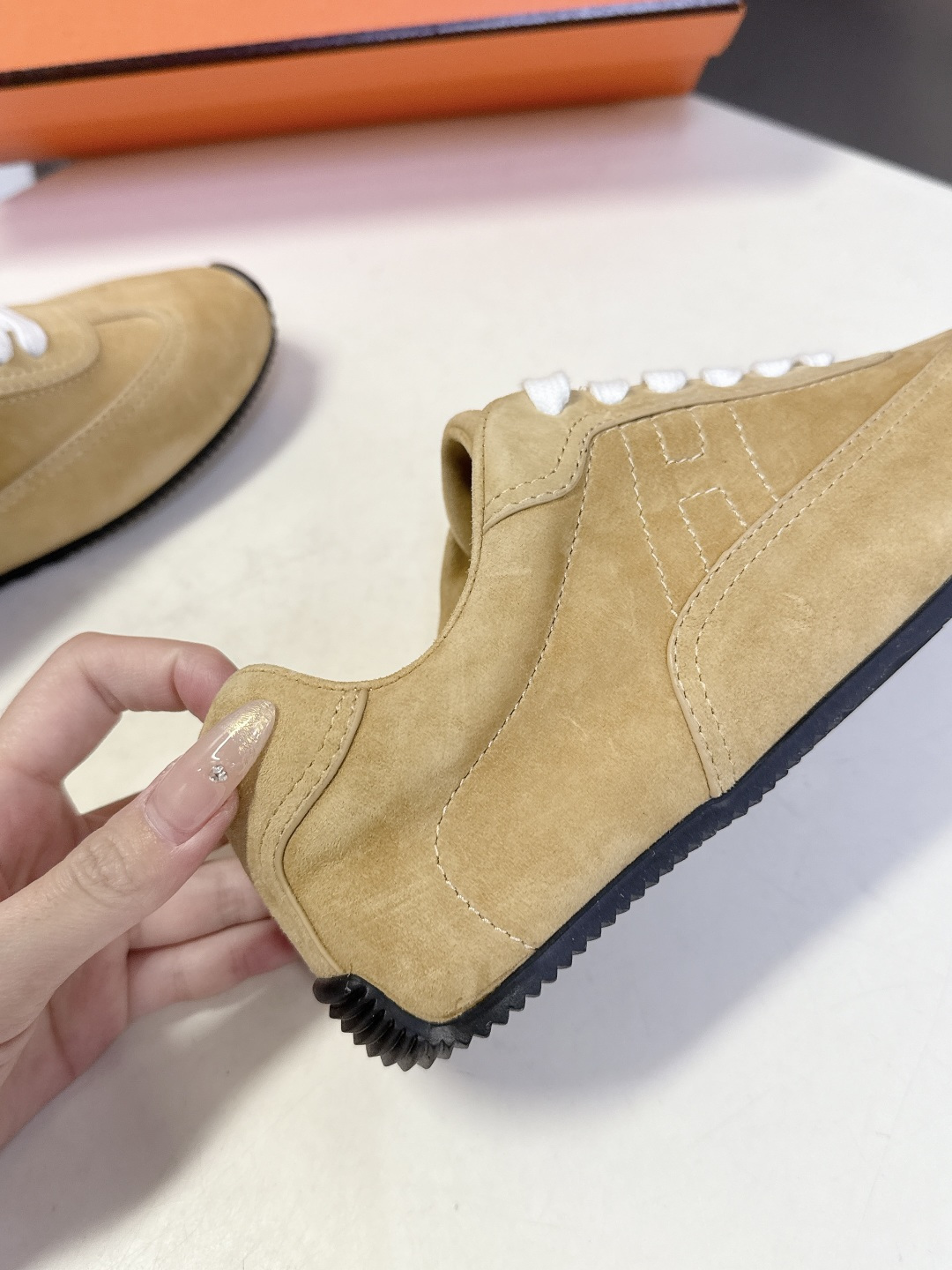 Hermes 爱马仕春夏最新款德训鞋 休闲鞋 超多明星网红种草 专柜非常难配货 采用本质线条的“H斜切”