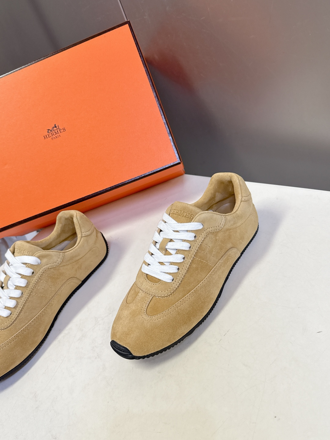 Hermes 爱马仕春夏最新款德训鞋 休闲鞋 超多明星网红种草 专柜非常难配货 采用本质线条的“H斜切”