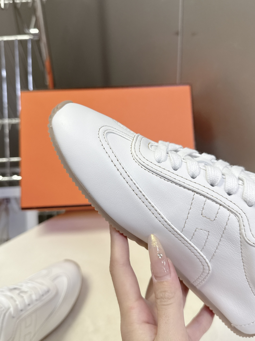 Hermes 爱马仕春夏最新款德训鞋 休闲鞋 超多明星网红种草 专柜非常难配货 采用本质线条的“H斜切”