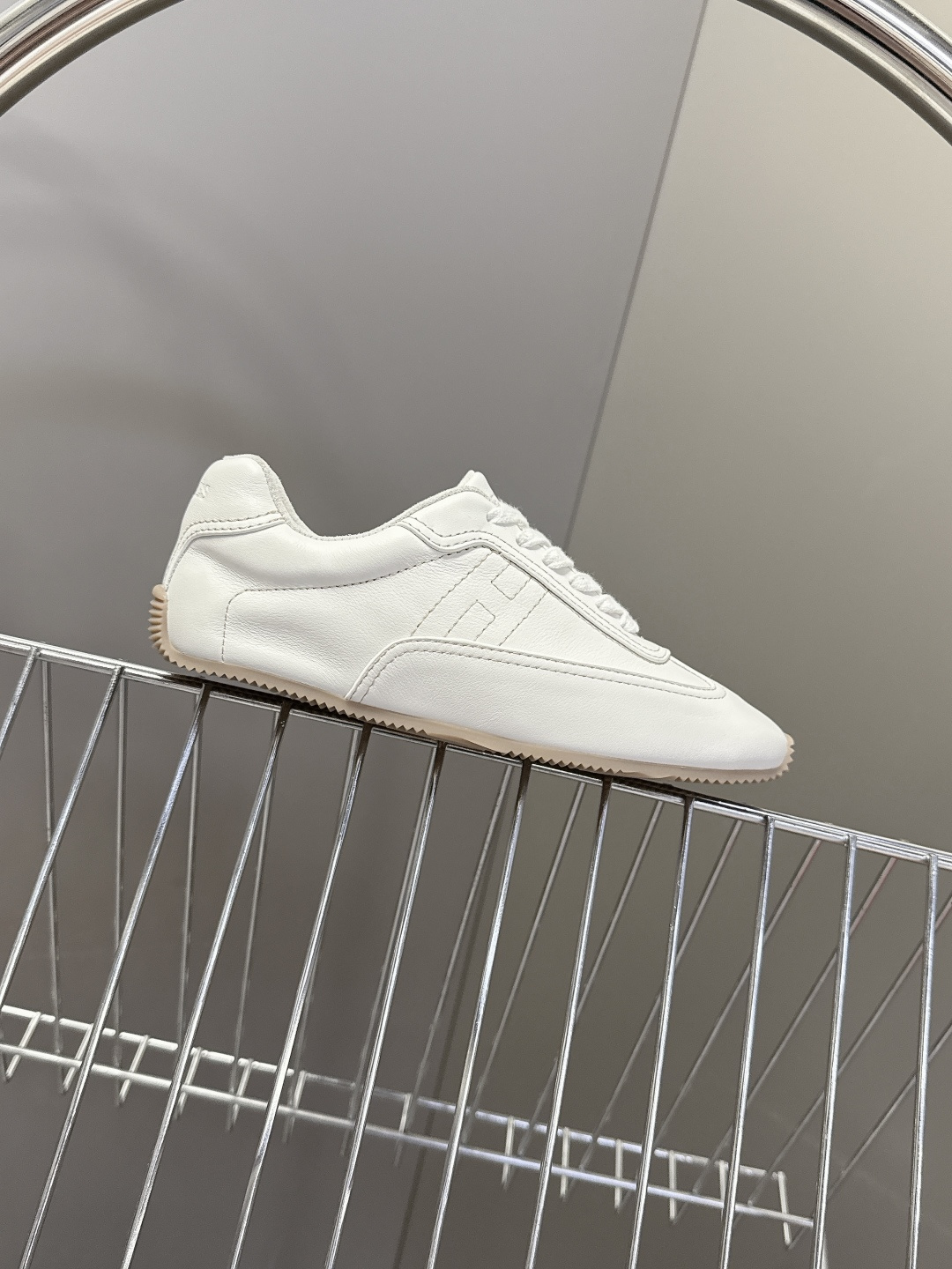 Hermes 爱马仕春夏最新款德训鞋 休闲鞋 超多明星网红种草 专柜非常难配货 采用本质线条的“H斜切”