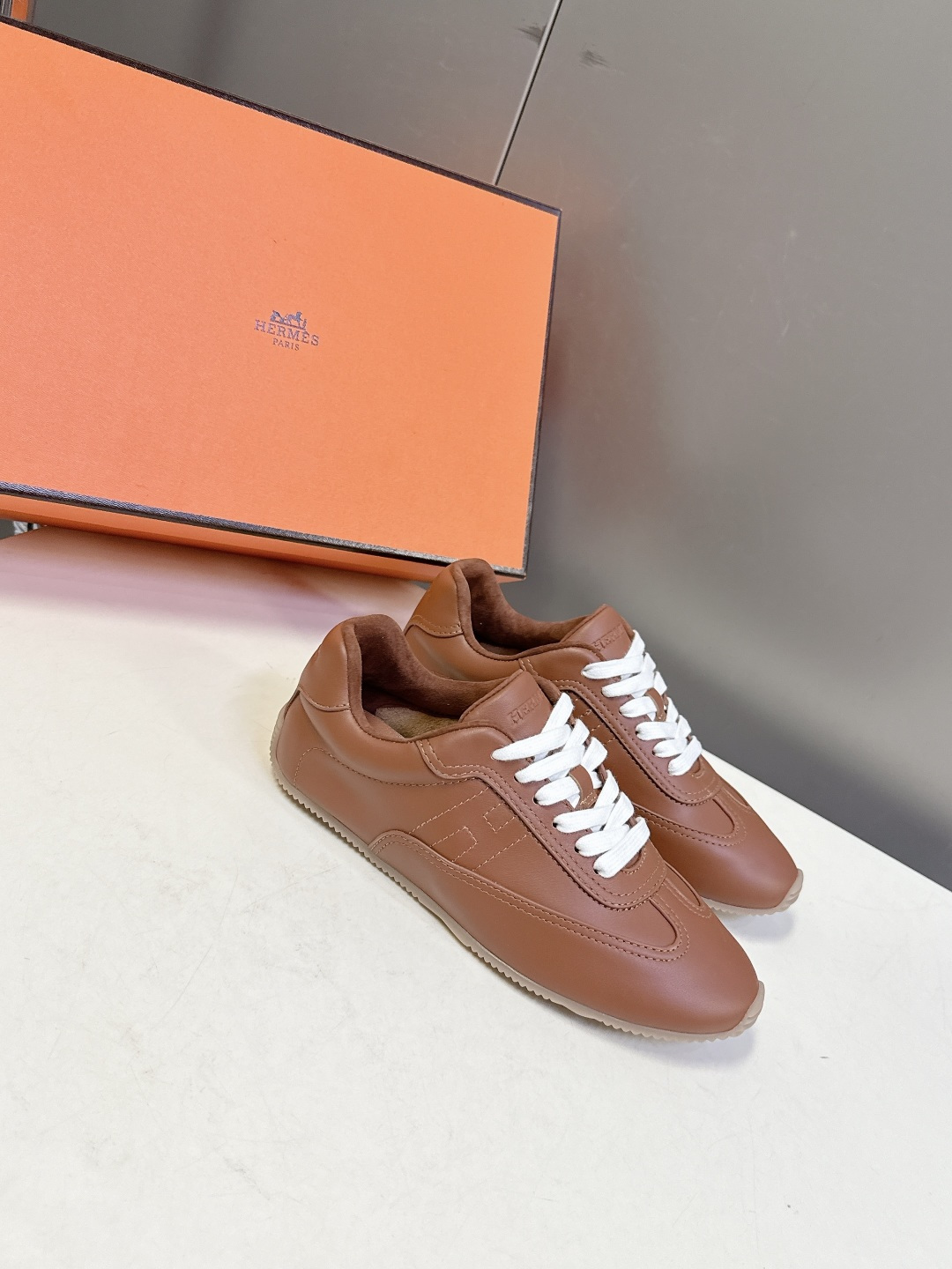 Hermes 爱马仕春夏最新款德训鞋 休闲鞋 超多明星网红种草 专柜非常难配货 采用本质线条的“H斜切”